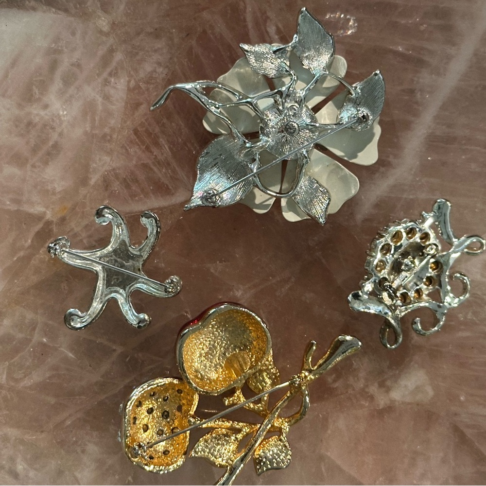 Colorful Brooch Pin Set - Picture 6 of 6